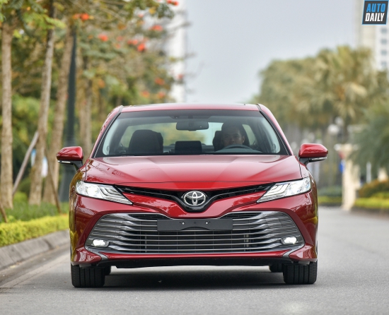 Giá lăn bánh xe Toyota Camry 2019 mới nhập khẩu Thái Lan.